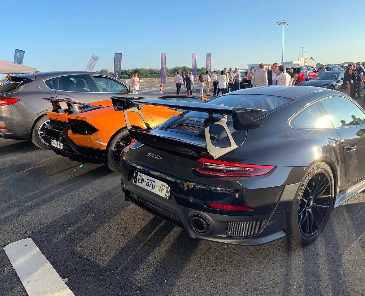 Performance cars assembled during a circuit gathering